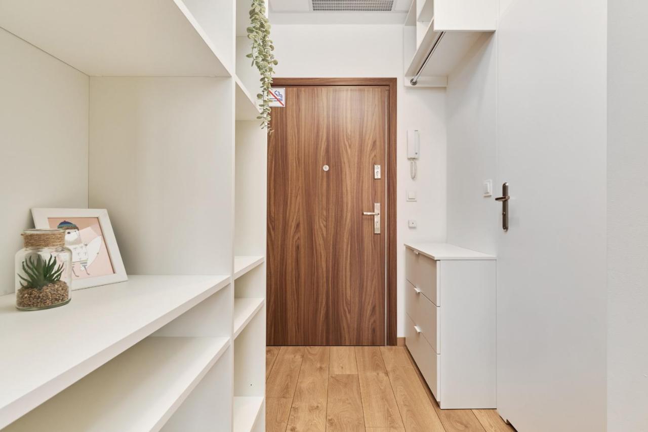 Apartment By The Oder River Wroclaw By Noclegi Renters Exteriör bild